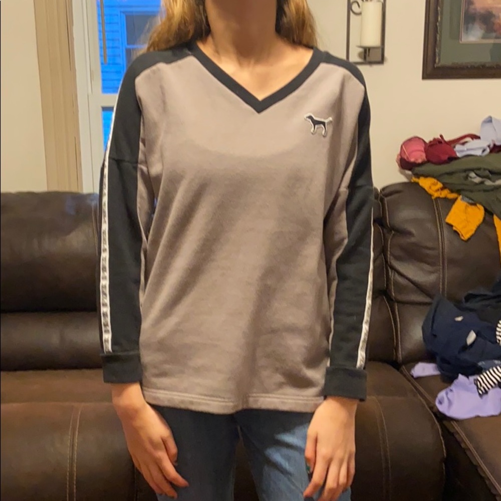 PINK v-neck long sleeve